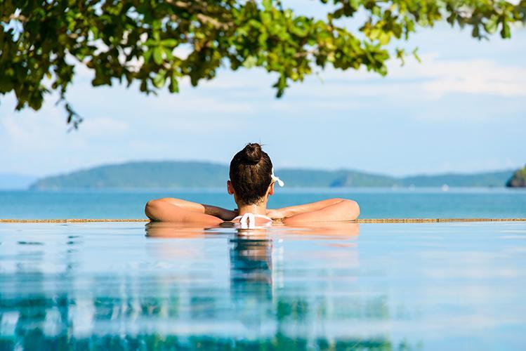 Une piscine sur une vue